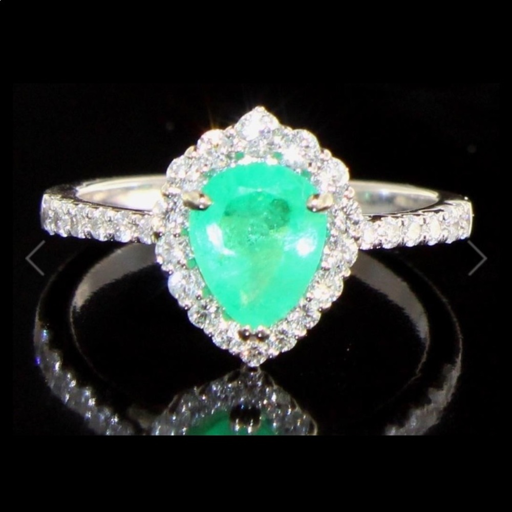 14KT GOLD 1.60 CT PEAR CUT EMERALD & DIAMOND RING
